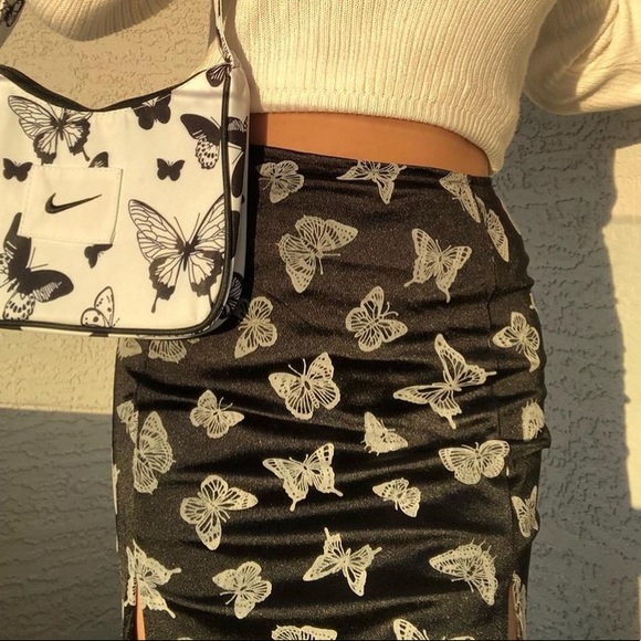 Motel rocks 𝒔𝒌𝒊𝒓𝒕 𝒃𝒖𝒕𝒕𝒆𝒓𝒇𝒍𝒚 SOLD - Picture 5 of 5